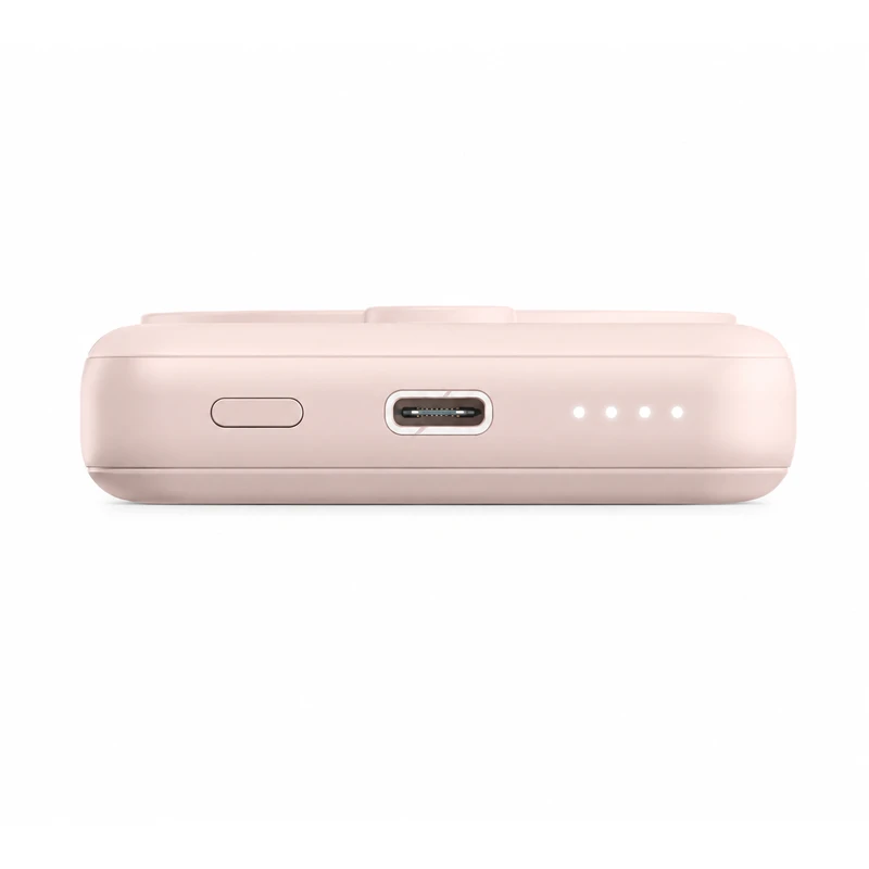 نمای نزدیک درگاه USB-C و نشانگر LED پاوربانک انرجیا MagPack Mini ظرفیت 10000 میلی‌آمپرساعت رنگ صورتی با قابلیت شارژ مغناطیسی MagSafe