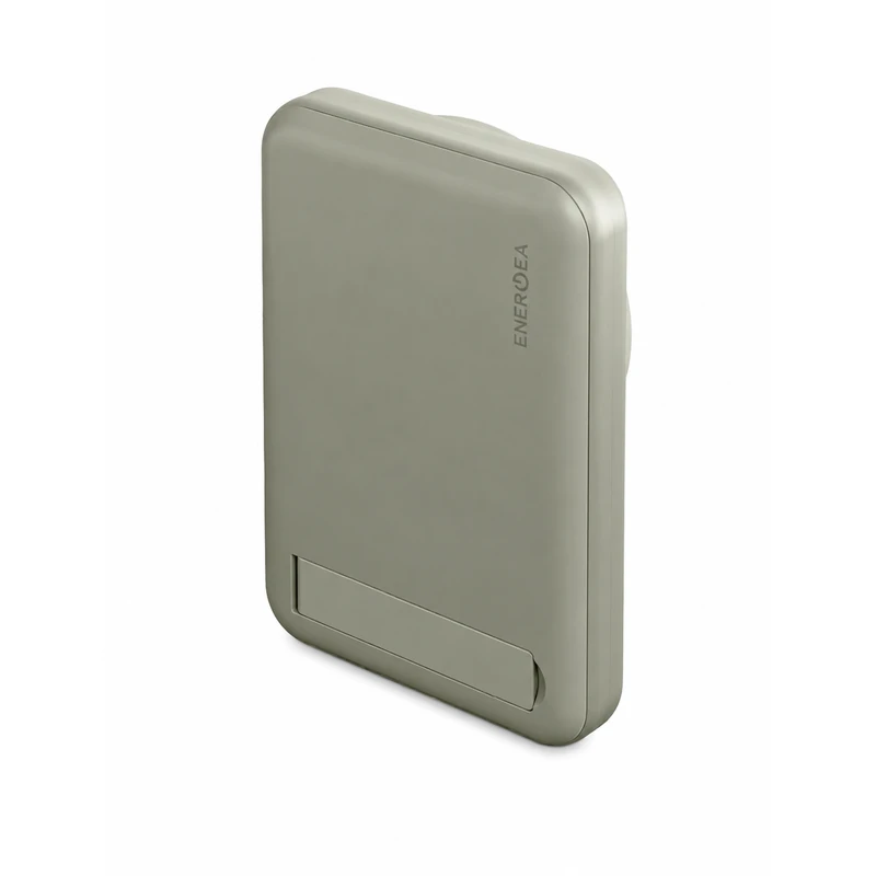 نمای پشت پاوربانک انرجیا MagPack Mini ظرفیت 10000 میلی‌آمپرساعت رنگ سبز با پایه نگهدارنده تاشو، قابلیت شارژ مغناطیسی MagSafe و طراحی باریک