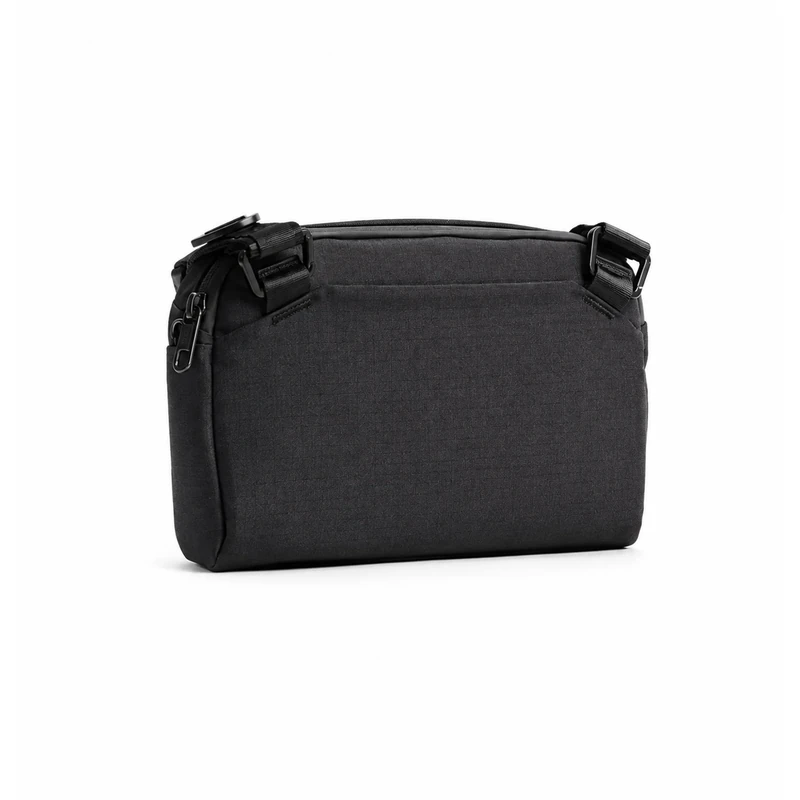 نمای پشت کیف دوشی یونیک مدل Arden رنگ مشکی Midnight Black