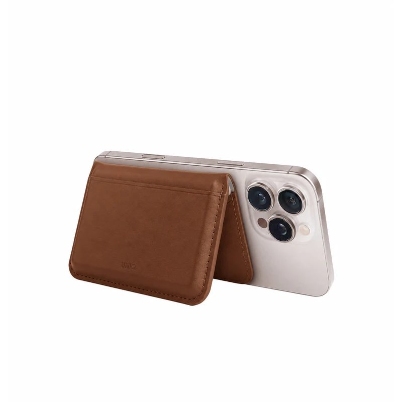 کیف پول مگنتی Uniq Lyden Caramel Ivory متصل به آیفون در حالت استند