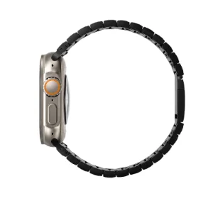 نمای جانبی بند مشکی UNIQ Strova Mag برای Apple Watch سایز 44، 45، 46 و 49 میلی‌متر