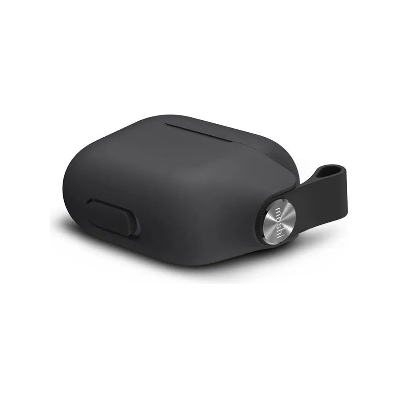 قاب Moshi Pebbo Shadow Black برای AirPods 3، نمای زاویه‌دار با در بسته و حلقه جانبی