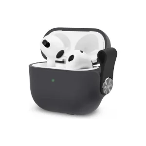 قاب مشکی Moshi Pebbo برای AirPods 3، نمای سه‌رخ با در باز و ایرپادها داخل کیس