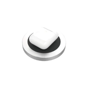 شارژر بی‌سیم Just Mobile AluBase Silver در حال شارژ کیس AirPods
