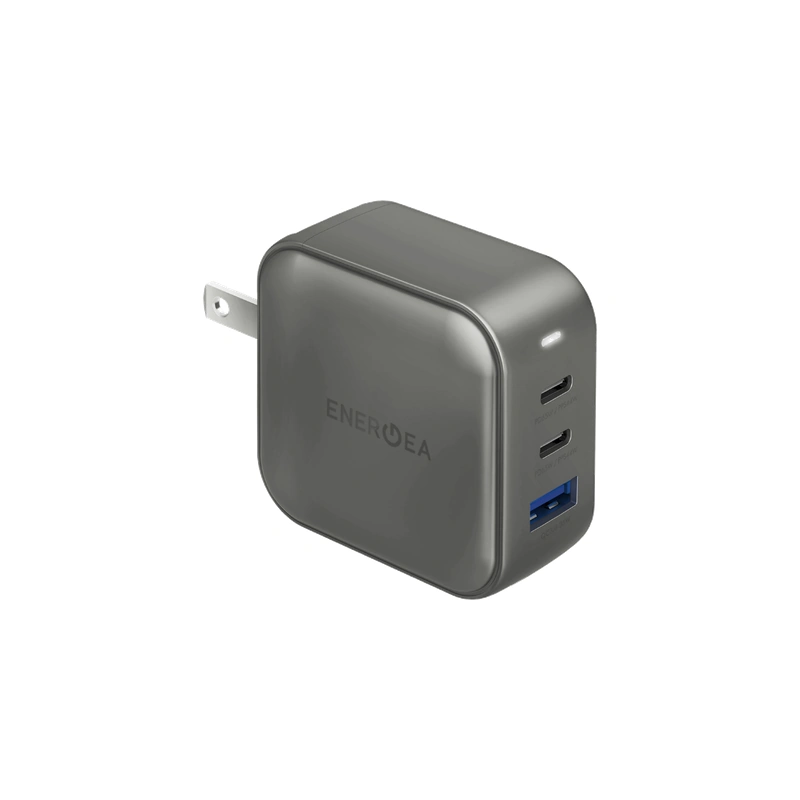 نمای زاویه‌دار شارژر دیواری Energea TravelWorld 66W رنگ Gunmetal