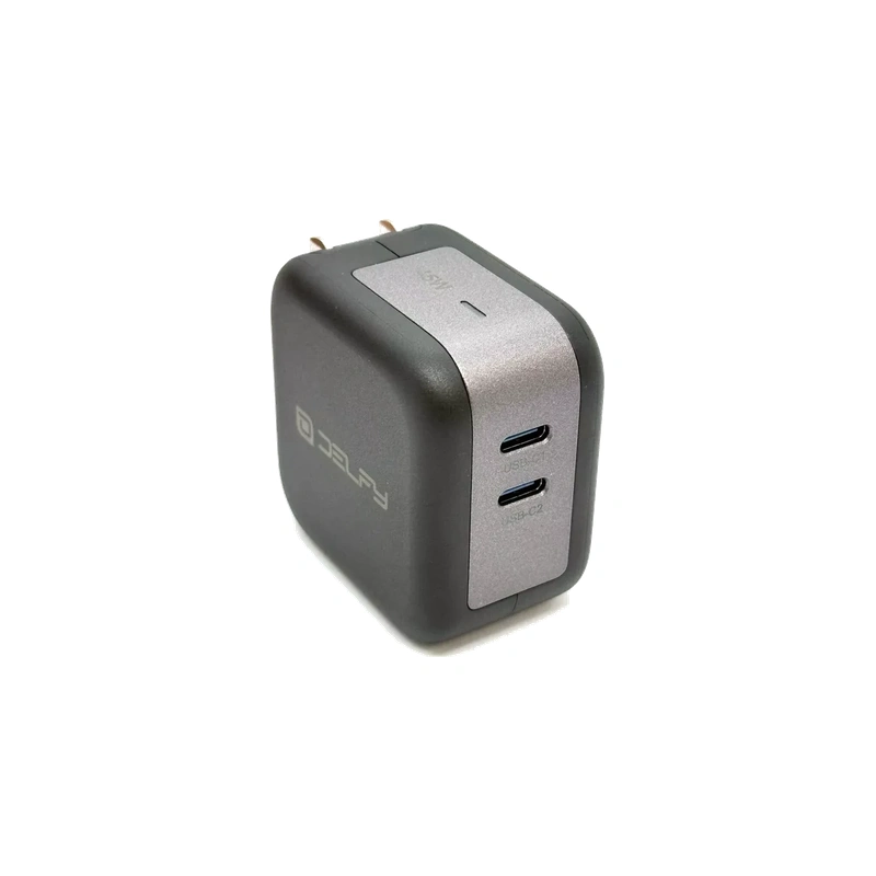 نمای زاویه‌دار پورت‌های USB-C شارژر دیواری Delfy Elektra 45W مشکی