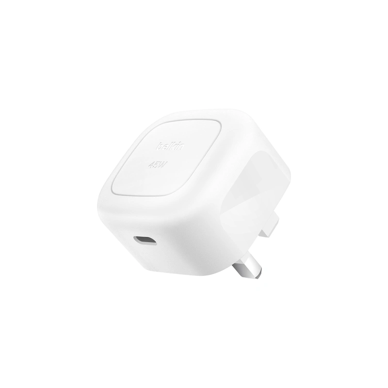 نمای زاویه‌دار شارژر دیواری Belkin BoostCharge 45W سفید با پورت USB-C
