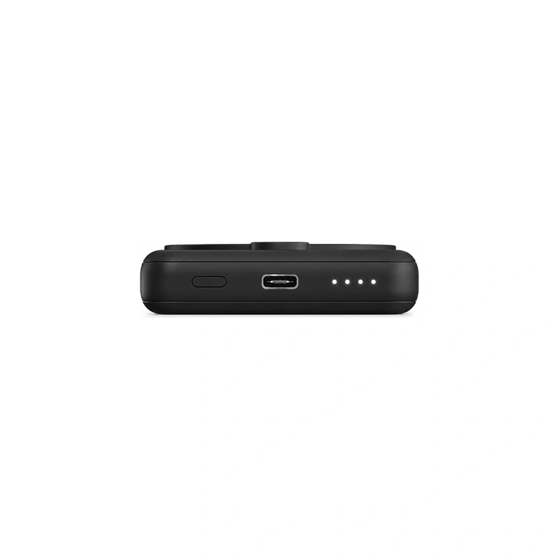 نمای پورت USB-C و نشانگر LED پاوربانک انرجیا MagPack mini 10000 میلی‌آمپر ساعت مشکی